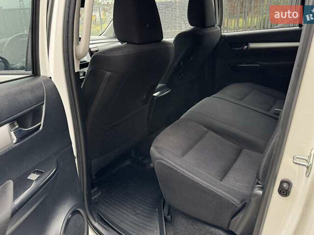 Белый Тойота Хайлюкс, объемом двигателя 2.39 л и пробегом 165 тыс. км за 32500 $, фото 18 на Automoto.ua