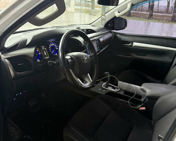 Белый Тойота Хайлюкс, объемом двигателя 2.39 л и пробегом 220 тыс. км за 25500 $, фото 4 на Automoto.ua