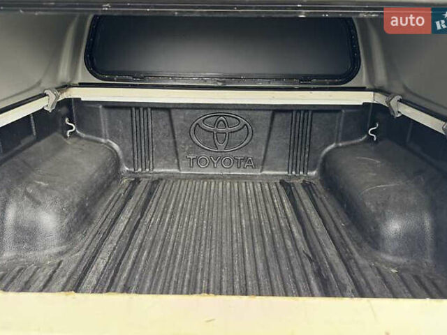 Белый Тойота Хайлюкс, объемом двигателя 2.39 л и пробегом 165 тыс. км за 32500 $, фото 19 на Automoto.ua