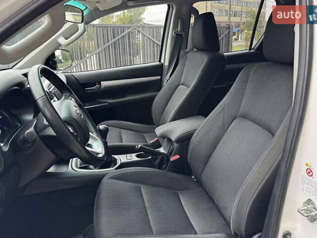 Белый Тойота Хайлюкс, объемом двигателя 2.39 л и пробегом 165 тыс. км за 32500 $, фото 2 на Automoto.ua