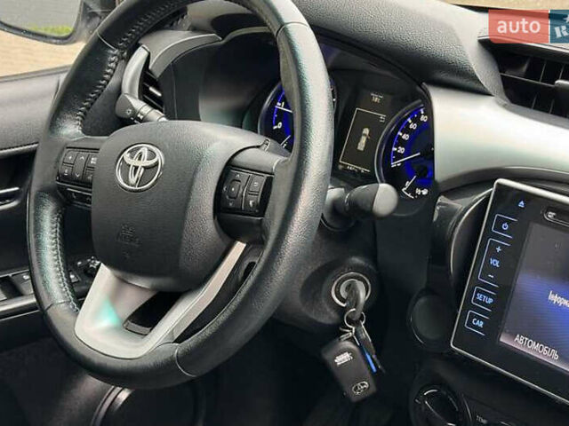 Белый Тойота Хайлюкс, объемом двигателя 2.39 л и пробегом 165 тыс. км за 32500 $, фото 3 на Automoto.ua