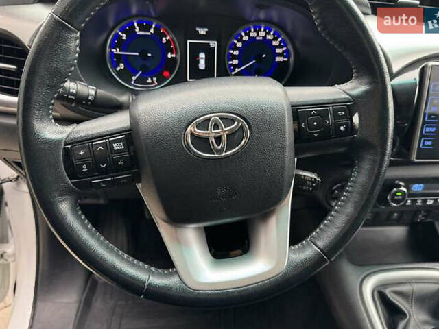 Белый Тойота Хайлюкс, объемом двигателя 2.39 л и пробегом 165 тыс. км за 32500 $, фото 5 на Automoto.ua