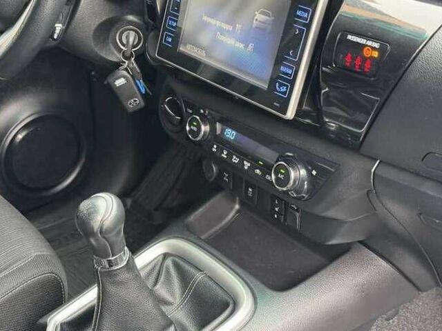 Білий Тойота Хайлюкс, об'ємом двигуна 2.39 л та пробігом 165 тис. км за 30500 $, фото 13 на Automoto.ua