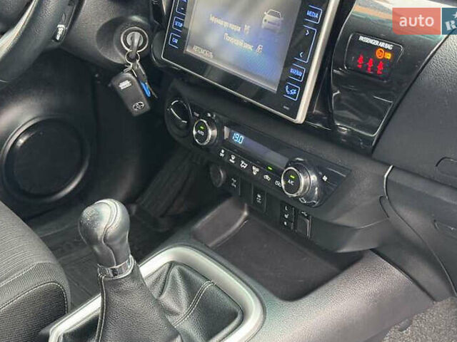 Белый Тойота Хайлюкс, объемом двигателя 2.39 л и пробегом 165 тыс. км за 32500 $, фото 15 на Automoto.ua