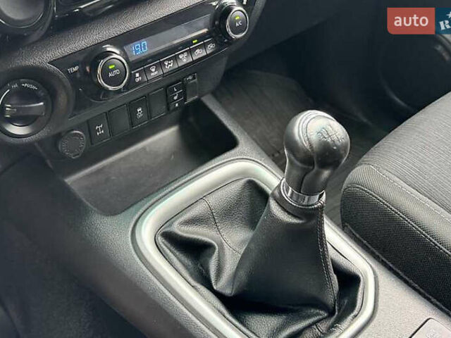 Белый Тойота Хайлюкс, объемом двигателя 2.39 л и пробегом 165 тыс. км за 32500 $, фото 10 на Automoto.ua