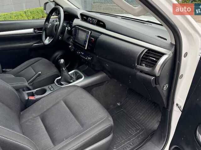 Белый Тойота Хайлюкс, объемом двигателя 2.39 л и пробегом 165 тыс. км за 32500 $, фото 14 на Automoto.ua