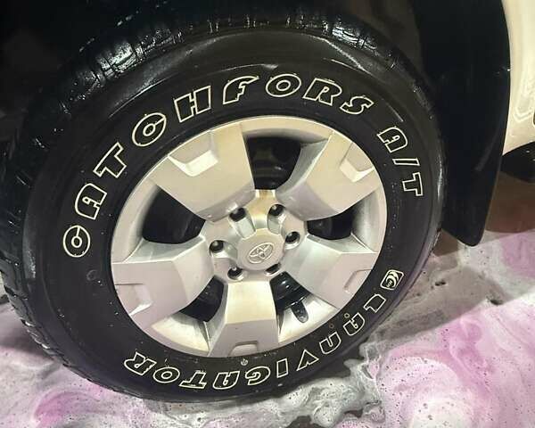 Белый Тойота Хайлюкс, объемом двигателя 2.39 л и пробегом 176 тыс. км за 33500 $, фото 6 на Automoto.ua