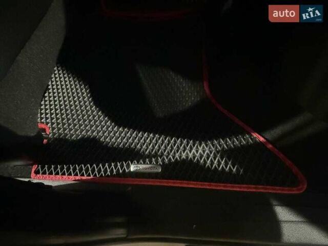 Белый Тойота Хайлюкс, объемом двигателя 2.39 л и пробегом 176 тыс. км за 33500 $, фото 7 на Automoto.ua