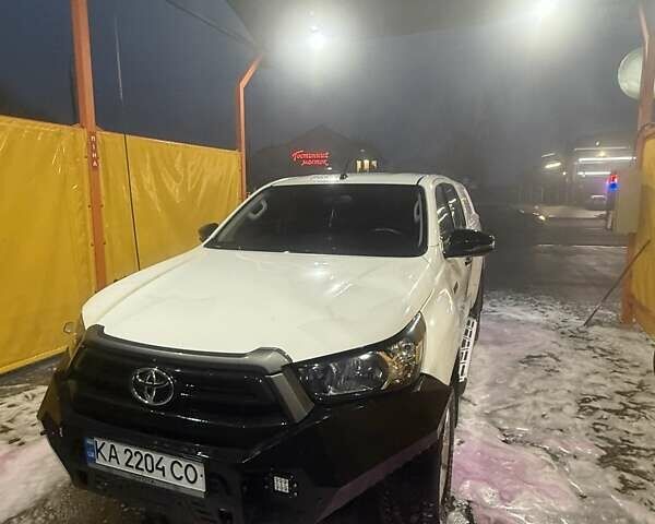 Белый Тойота Хайлюкс, объемом двигателя 2.39 л и пробегом 176 тыс. км за 33500 $, фото 2 на Automoto.ua