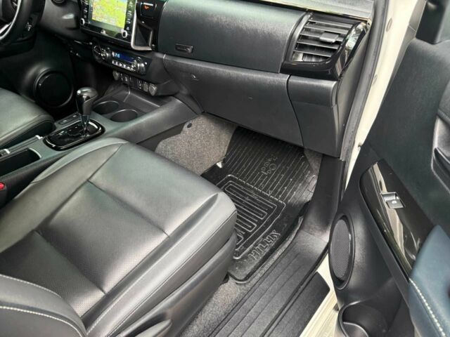 Белый Тойота Хайлюкс, объемом двигателя 2.8 л и пробегом 33 тыс. км за 13000 $, фото 6 на Automoto.ua