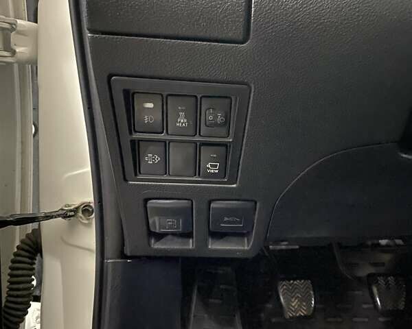 Белый Тойота Хайлюкс, объемом двигателя 2.4 л и пробегом 16 тыс. км за 40777 $, фото 32 на Automoto.ua