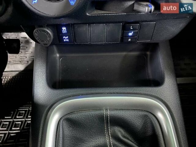 Белый Тойота Хайлюкс, объемом двигателя 2.4 л и пробегом 16 тыс. км за 40777 $, фото 38 на Automoto.ua