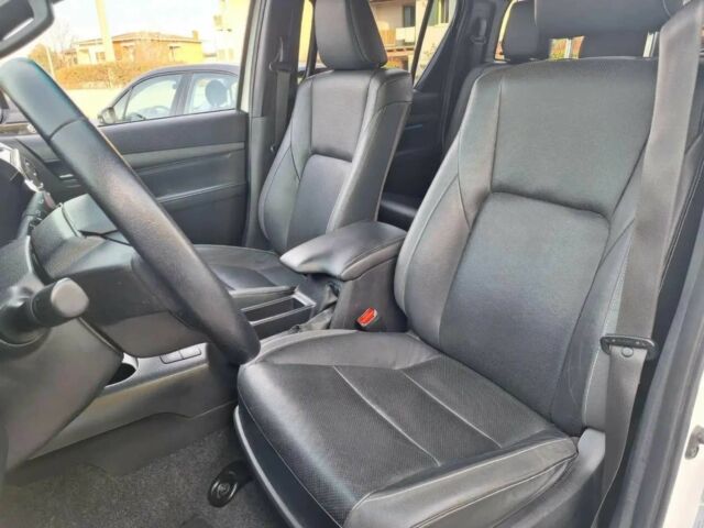 Белый Тойота Хайлюкс, объемом двигателя 2.8 л и пробегом 29 тыс. км за 28000 $, фото 7 на Automoto.ua