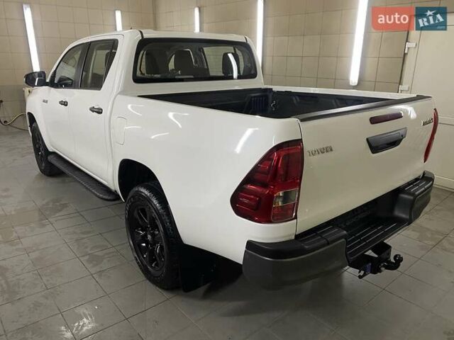 Белый Тойота Хайлюкс, объемом двигателя 2.4 л и пробегом 16 тыс. км за 40777 $, фото 4 на Automoto.ua