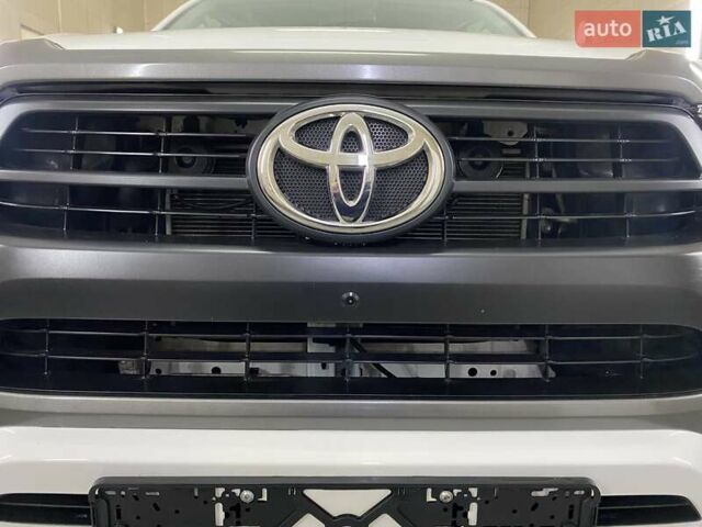 Белый Тойота Хайлюкс, объемом двигателя 2.4 л и пробегом 16 тыс. км за 40777 $, фото 15 на Automoto.ua
