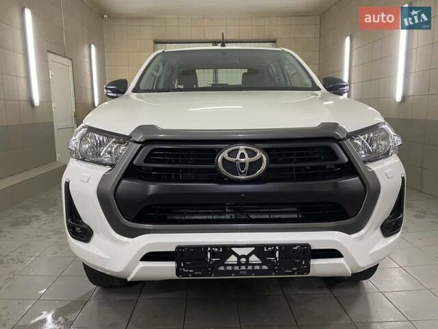Белый Тойота Хайлюкс, объемом двигателя 2.4 л и пробегом 16 тыс. км за 40777 $, фото 1 на Automoto.ua