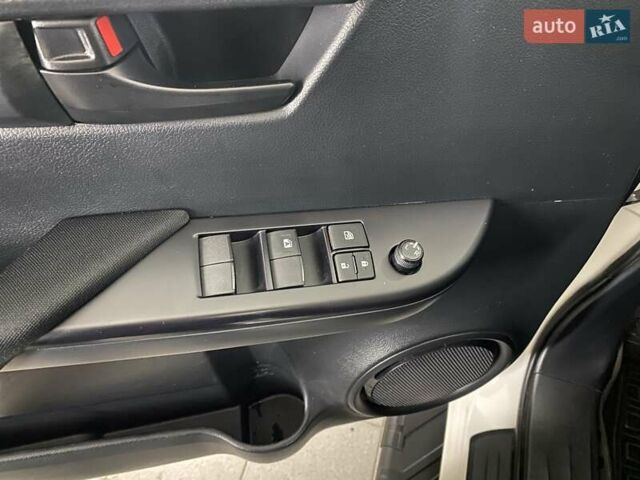 Белый Тойота Хайлюкс, объемом двигателя 2.4 л и пробегом 16 тыс. км за 40777 $, фото 31 на Automoto.ua