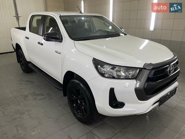 Белый Тойота Хайлюкс, объемом двигателя 2.4 л и пробегом 16 тыс. км за 40777 $, фото 2 на Automoto.ua