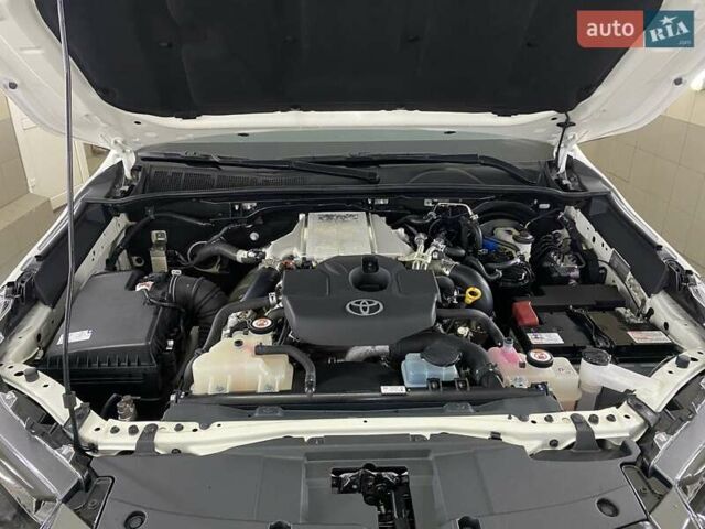 Белый Тойота Хайлюкс, объемом двигателя 2.4 л и пробегом 16 тыс. км за 40777 $, фото 40 на Automoto.ua
