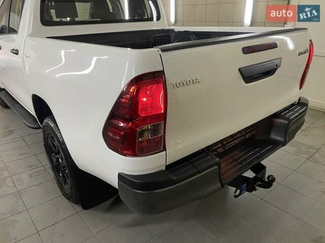 Белый Тойота Хайлюкс, объемом двигателя 2.4 л и пробегом 16 тыс. км за 40777 $, фото 21 на Automoto.ua