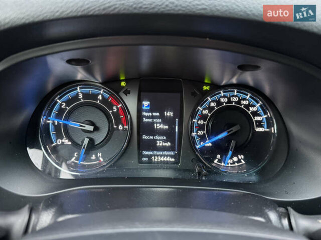 Білий Тойота Хайлюкс, об'ємом двигуна 2.76 л та пробігом 123 тис. км за 42000 $, фото 12 на Automoto.ua