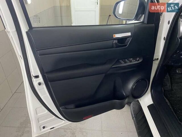 Белый Тойота Хайлюкс, объемом двигателя 2.4 л и пробегом 16 тыс. км за 40777 $, фото 23 на Automoto.ua