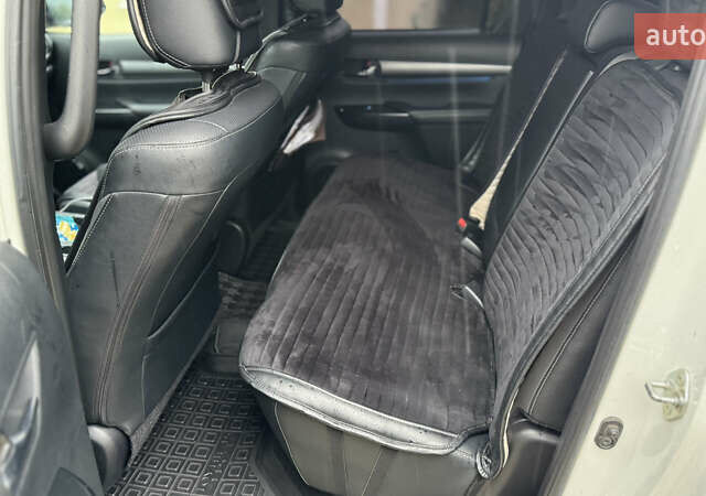 Білий Тойота Хайлюкс, об'ємом двигуна 2.76 л та пробігом 123 тис. км за 42000 $, фото 6 на Automoto.ua