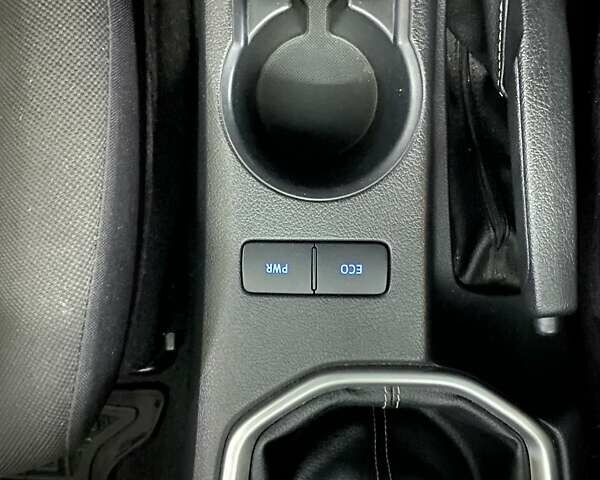 Белый Тойота Хайлюкс, объемом двигателя 2.4 л и пробегом 10 тыс. км за 40777 $, фото 39 на Automoto.ua