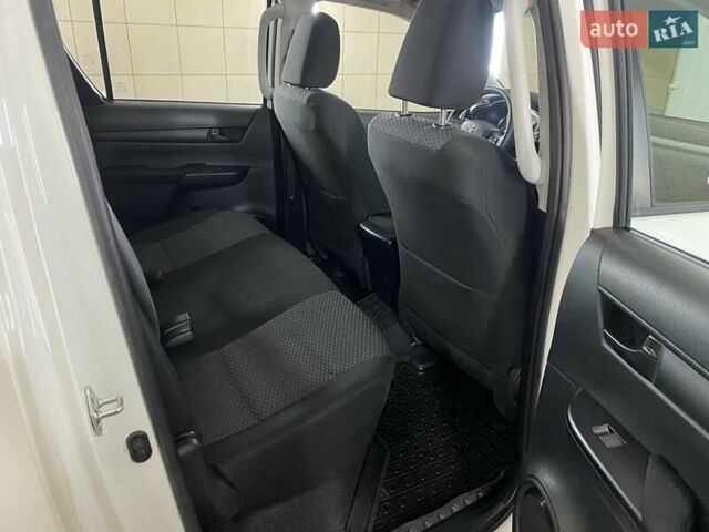 Белый Тойота Хайлюкс, объемом двигателя 2.4 л и пробегом 16 тыс. км за 40777 $, фото 28 на Automoto.ua