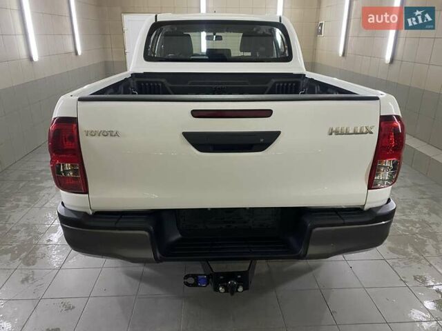 Белый Тойота Хайлюкс, объемом двигателя 2.4 л и пробегом 16 тыс. км за 40777 $, фото 3 на Automoto.ua