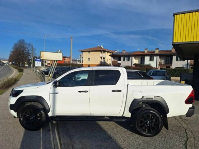 Белый Тойота Хайлюкс, объемом двигателя 2.8 л и пробегом 29 тыс. км за 28000 $, фото 1 на Automoto.ua