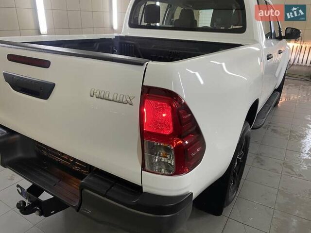 Белый Тойота Хайлюкс, объемом двигателя 2.4 л и пробегом 16 тыс. км за 40777 $, фото 20 на Automoto.ua