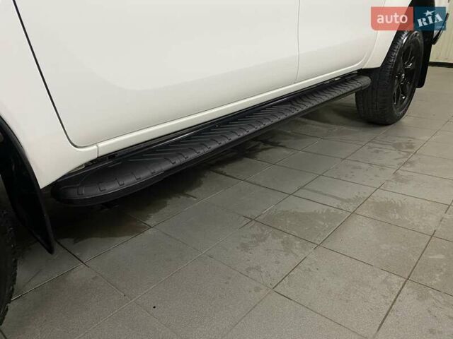 Белый Тойота Хайлюкс, объемом двигателя 2.4 л и пробегом 10 тыс. км за 40777 $, фото 42 на Automoto.ua
