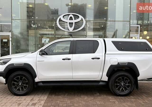 Білий Тойота Хайлюкс, об'ємом двигуна 2.76 л та пробігом 59 тис. км за 46960 $, фото 2 на Automoto.ua