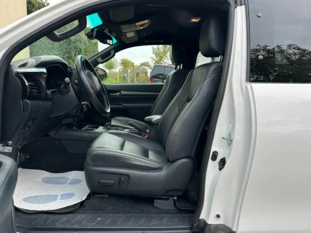 Белый Тойота Хайлюкс, объемом двигателя 2.8 л и пробегом 20 тыс. км за 19900 $, фото 6 на Automoto.ua