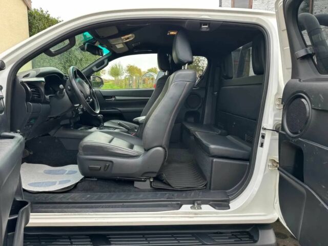 Белый Тойота Хайлюкс, объемом двигателя 2.8 л и пробегом 20 тыс. км за 19900 $, фото 5 на Automoto.ua