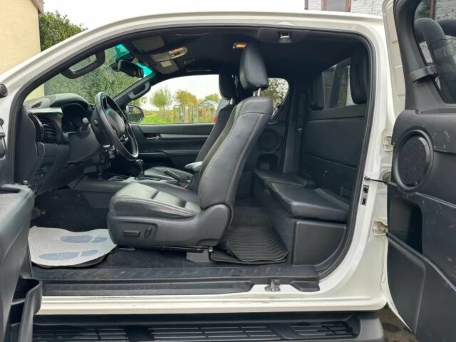 Белый Тойота Хайлюкс, объемом двигателя 2 л и пробегом 19 тыс. км за 26000 $, фото 5 на Automoto.ua