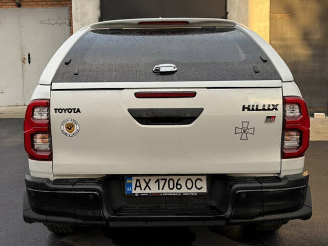 Белый Тойота Хайлюкс, объемом двигателя 2.76 л и пробегом 24 тыс. км за 50000 $, фото 3 на Automoto.ua