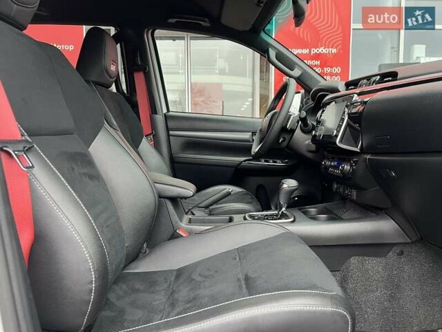 Белый Тойота Хайлюкс, объемом двигателя 2.76 л и пробегом 24 тыс. км за 52886 $, фото 10 на Automoto.ua