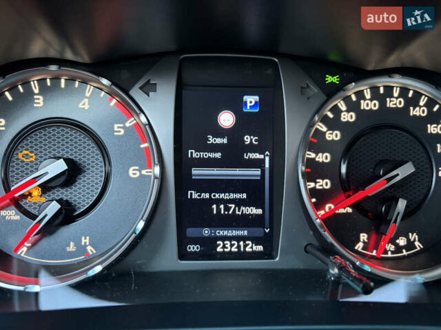 Белый Тойота Хайлюкс, объемом двигателя 2.76 л и пробегом 24 тыс. км за 50000 $, фото 5 на Automoto.ua