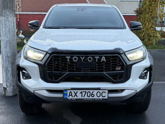 Белый Тойота Хайлюкс, объемом двигателя 2.76 л и пробегом 24 тыс. км за 50000 $, фото 4 на Automoto.ua