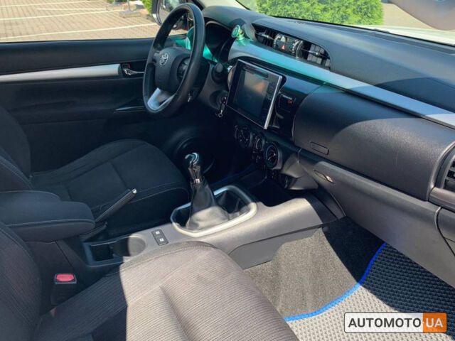 Білий Тойота Хайлюкс, об'ємом двигуна 2.4 л та пробігом 344 тис. км за 21000 $, фото 5 на Automoto.ua