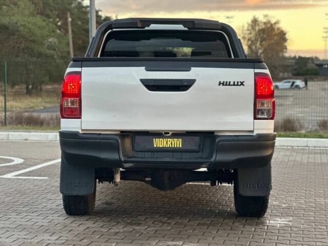 Белый Тойота Хайлюкс, объемом двигателя 2.8 л и пробегом 250 тыс. км за 29950 $, фото 7 на Automoto.ua