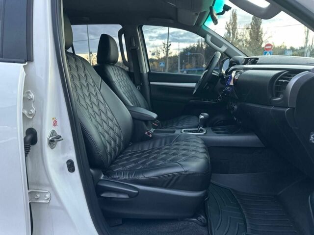 Белый Тойота Хайлюкс, объемом двигателя 2.8 л и пробегом 250 тыс. км за 29950 $, фото 20 на Automoto.ua