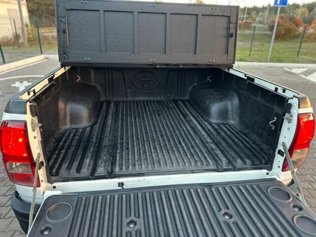 Белый Тойота Хайлюкс, объемом двигателя 2.8 л и пробегом 250 тыс. км за 29950 $, фото 12 на Automoto.ua