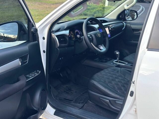 Белый Тойота Хайлюкс, объемом двигателя 2.8 л и пробегом 250 тыс. км за 29950 $, фото 22 на Automoto.ua