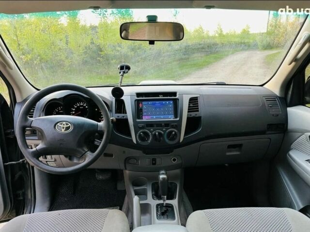 Черный Тойота Хайлюкс, объемом двигателя 0 л и пробегом 250 тыс. км за 2650 $, фото 5 на Automoto.ua