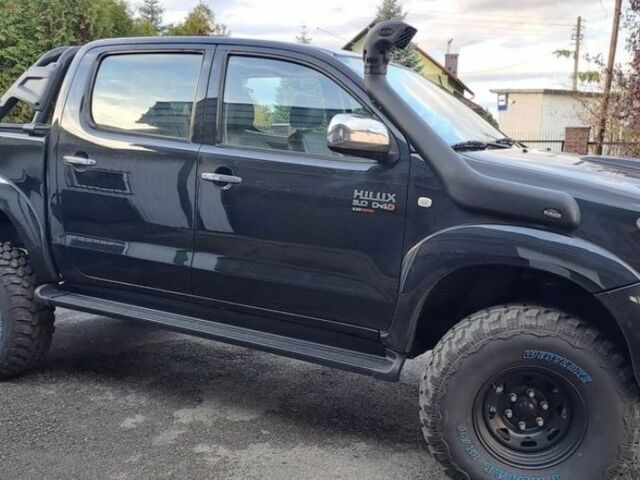 Черный Тойота Хайлюкс, объемом двигателя 3 л и пробегом 256 тыс. км за 3850 $, фото 2 на Automoto.ua