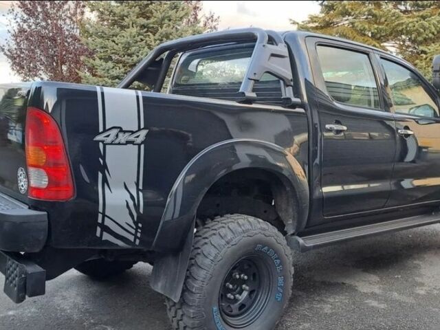 Черный Тойота Хайлюкс, объемом двигателя 3 л и пробегом 256 тыс. км за 3850 $, фото 3 на Automoto.ua