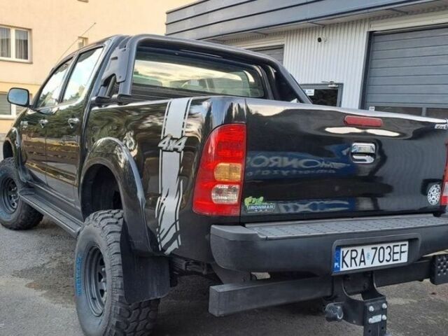 Черный Тойота Хайлюкс, объемом двигателя 3 л и пробегом 256 тыс. км за 3850 $, фото 4 на Automoto.ua